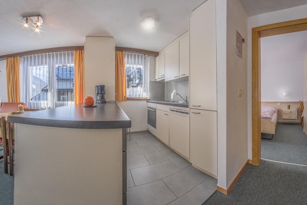 Apartments Bergrose Saas-Fee Room photo